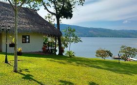 Sauce Lodge - Laguna Azul